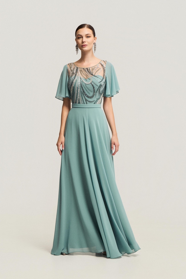 Κλασικό φόρεμα μακρύ με κέντημα, αέρινη γραμμή και κομψότητα