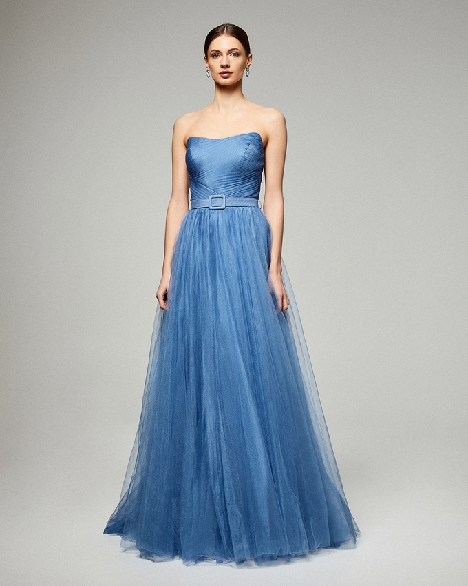 Long evening tulle straples dress with belt