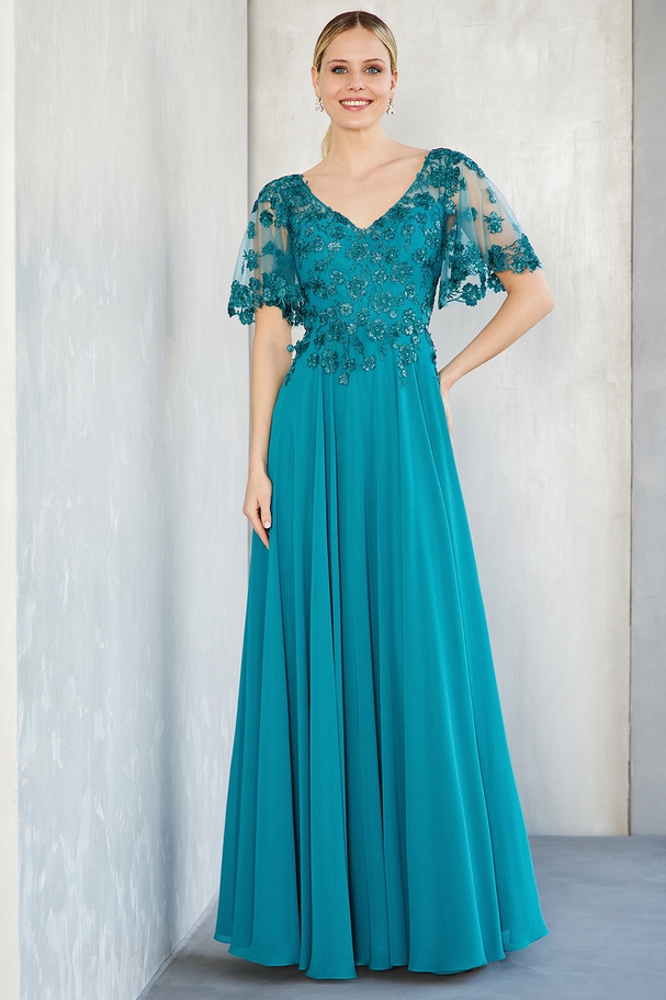 Κλασικό φόρεμα μακρύ από μουσελίνα με δαντελένιο τοπ και μακριά τούλινα μανίκια