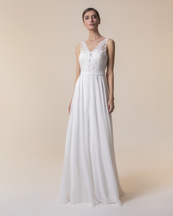Long evening wedding dress with chiffon fabric and lace top