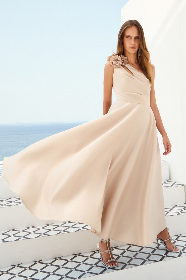 Midi cocktail one-shoulder dress with decorative flower detail.