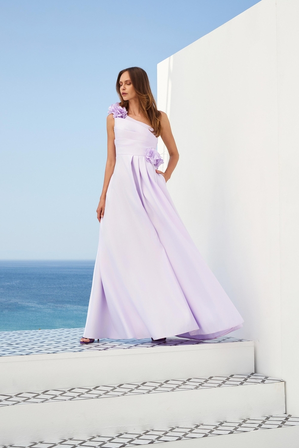 Cocktail dress with one shoulder, fitted waist, full skirt, floral details.