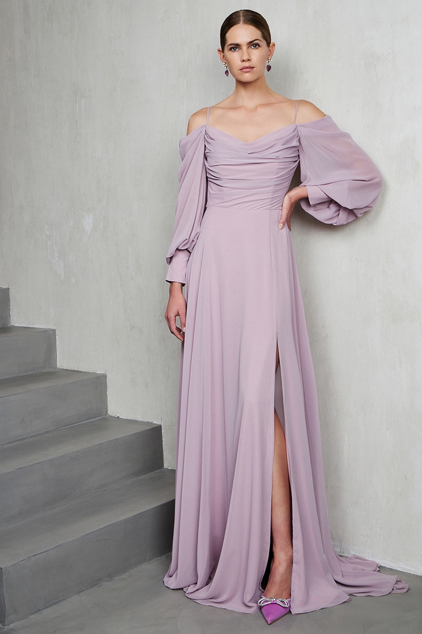 Long cocktail dress with chiffon fabric and long sleeves