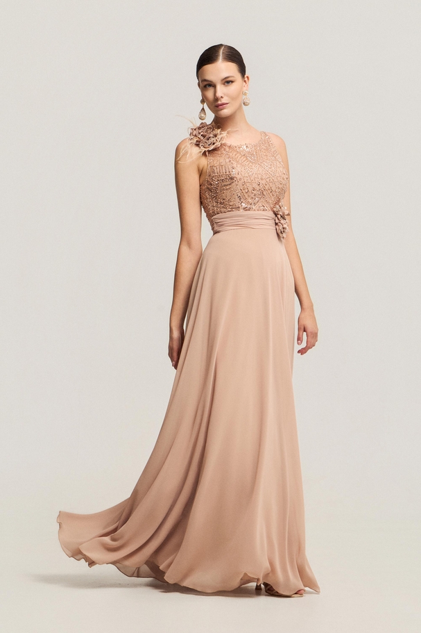 Κλασικό φόρεμα μακρύ με κέντημα, αέρινη φούστα και κομψότητα