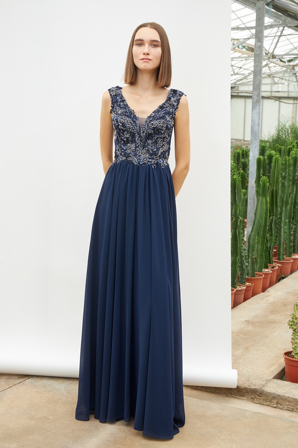 Long classic dresss with fuly beaded top and wide straps