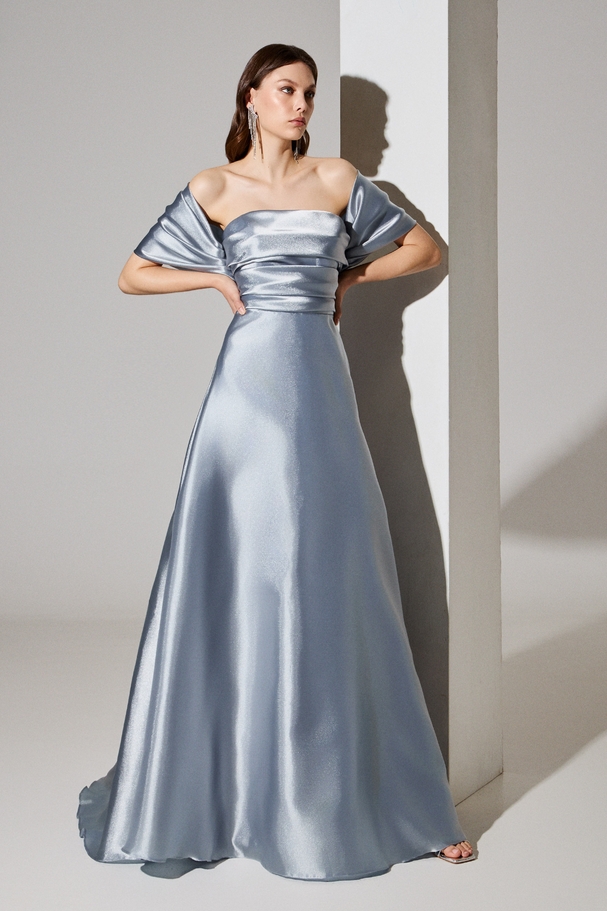Evening long organza dress with low sleeves