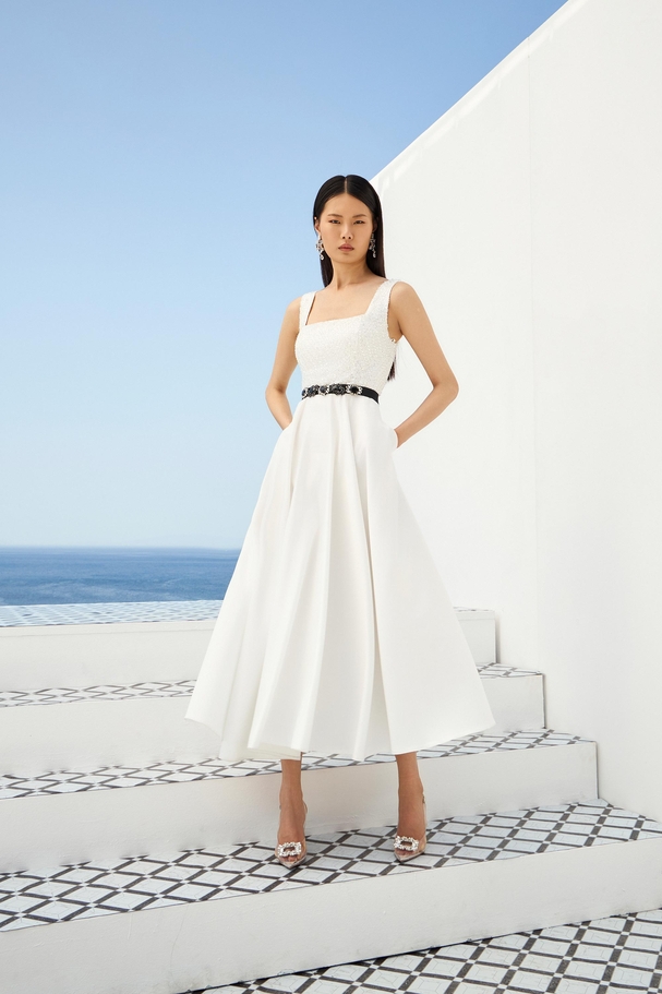 Midi cocktail dress with fully embroideRed bodice.