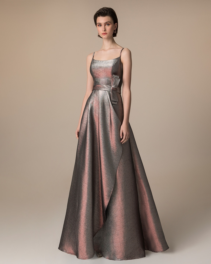Long evening dress with a bow and shining fabric