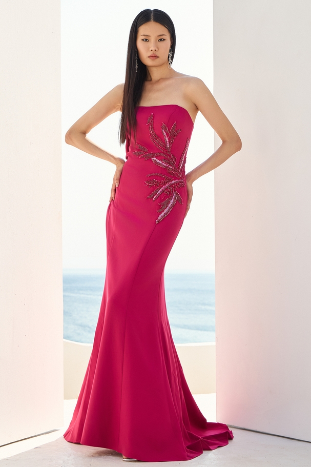 Strapless mermaid dress with striking embroidery on the side