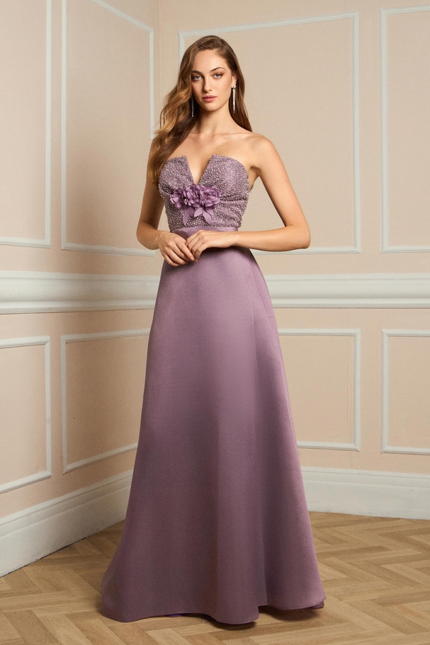 Αμπιγιέ φόρεμα με κεντημένο μπούστο, φούστα και λουλούδι από οργάντζα