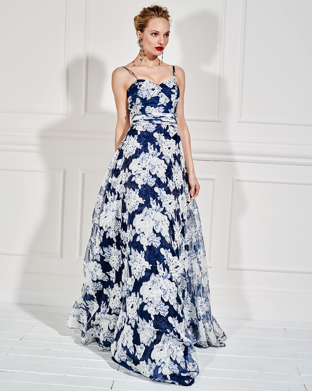 Βραδυνά Φορέματα / Βραδινό μακρύ φόρεμα με φλοράλ μοτίβο
