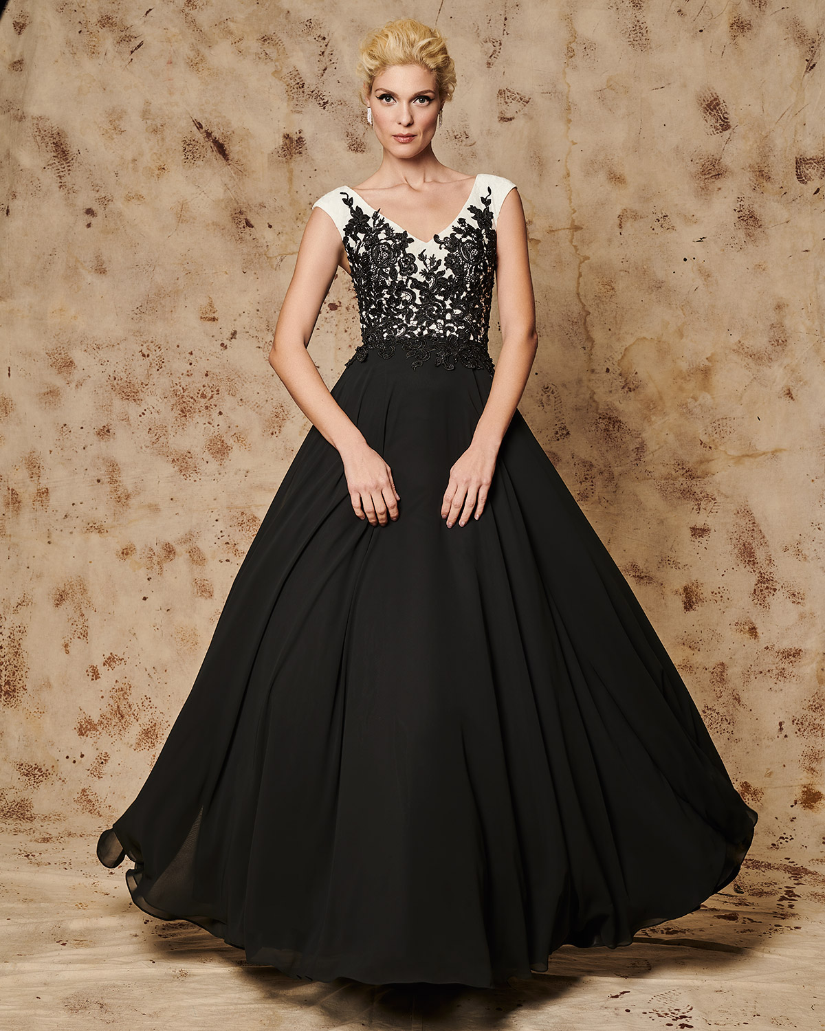Long evening dress with lace bust