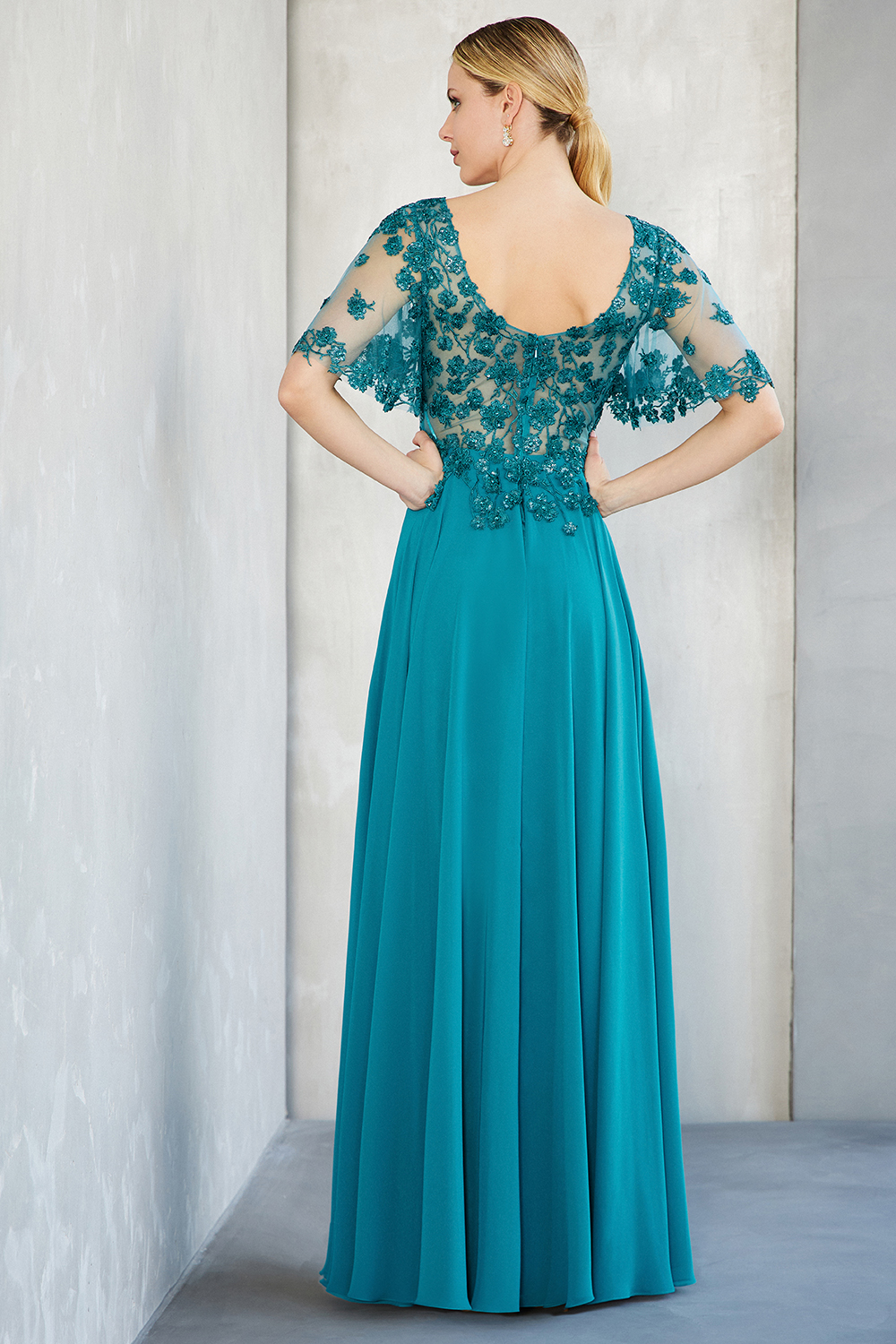 Classic Dresses / Long evening chiffon dress with lace top and long sleeves for the mother of the bride