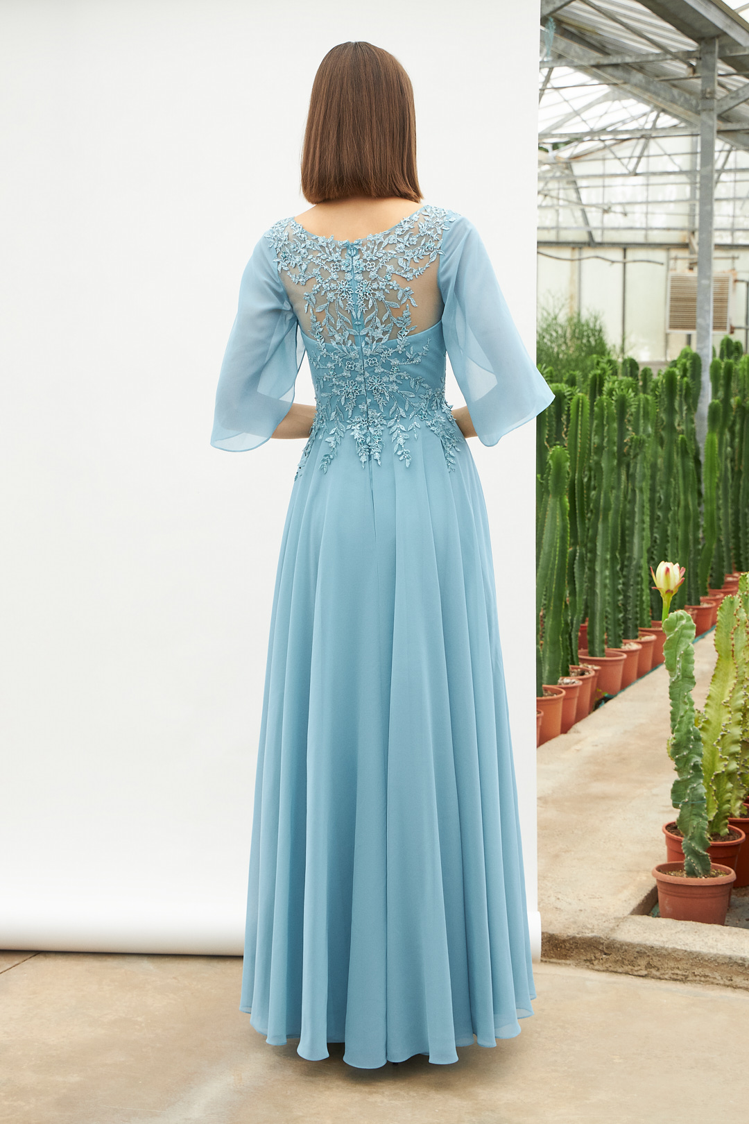Classic Dresses / Long classic chiffon dress with fully beaded top and sleeves with chiffon