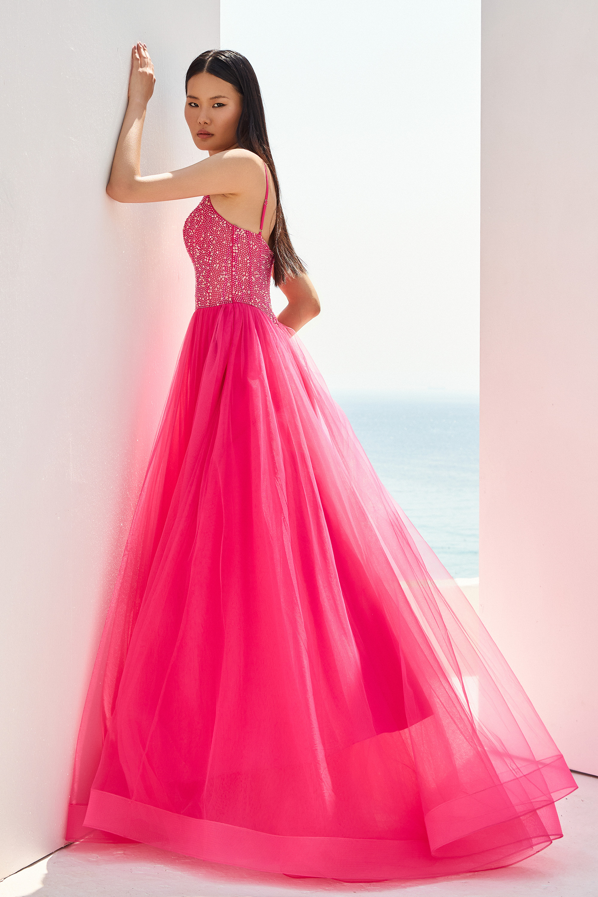 Abiti da Sera / Elegante abito da sera lungo con paillettes, tulle e spacco