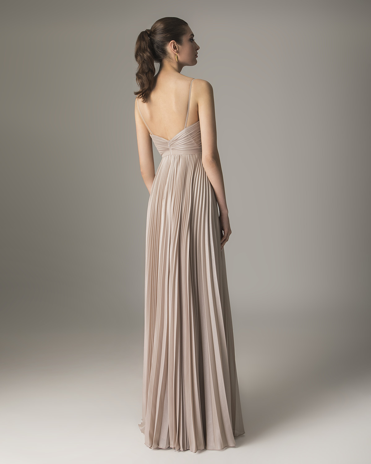 Long pleated dress with shining fabric