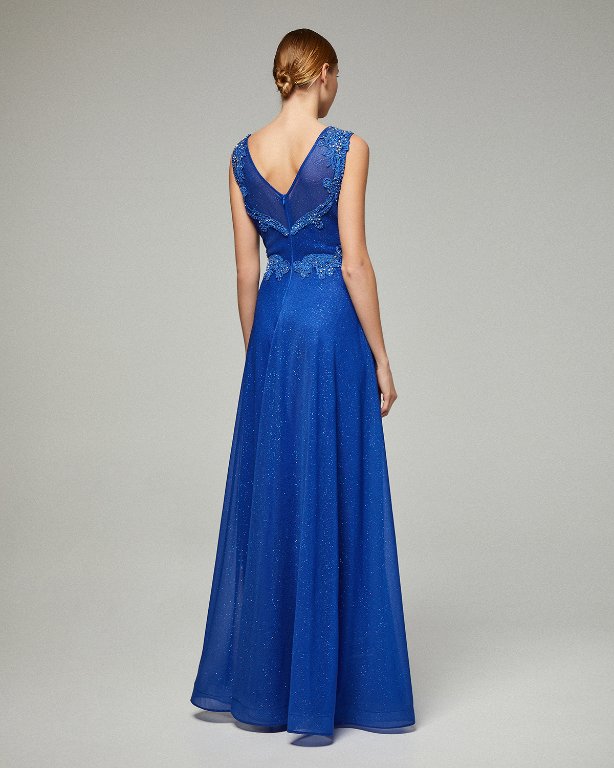 Classic Dresses / Long evening shining dress with applique beading on the waist and the straps