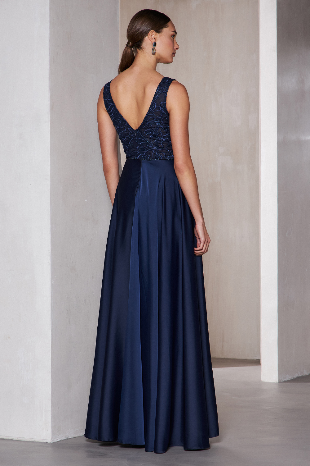 Evening Dresses / Long evening satin dress with lace top and bow at the waist