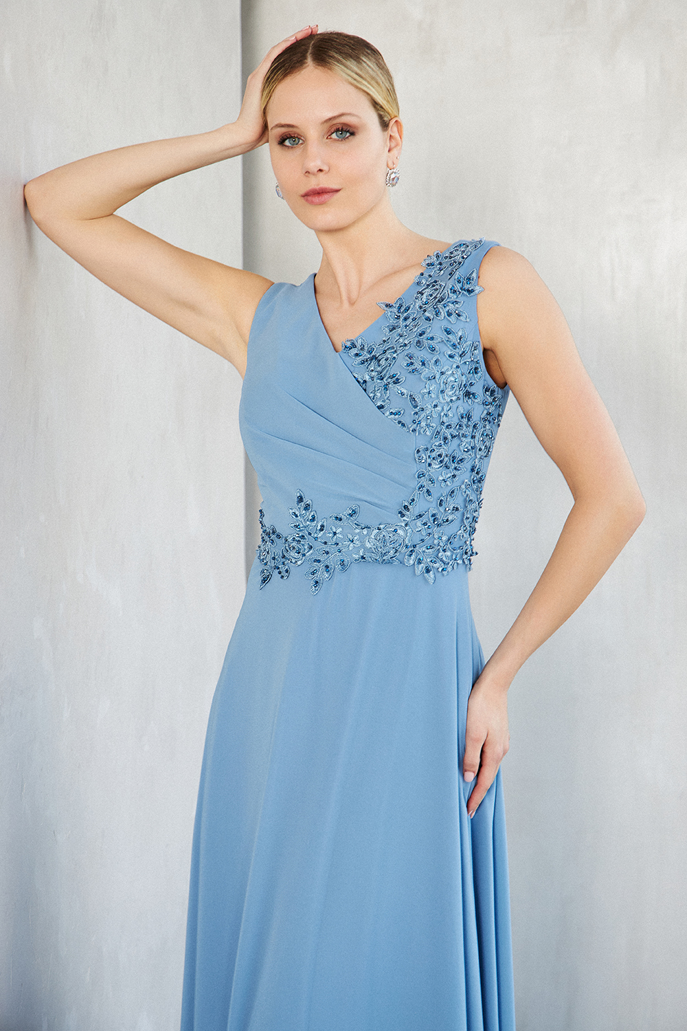 Classic Dresses / Long evening dress with chiffon fabric, lace top with beading and straps