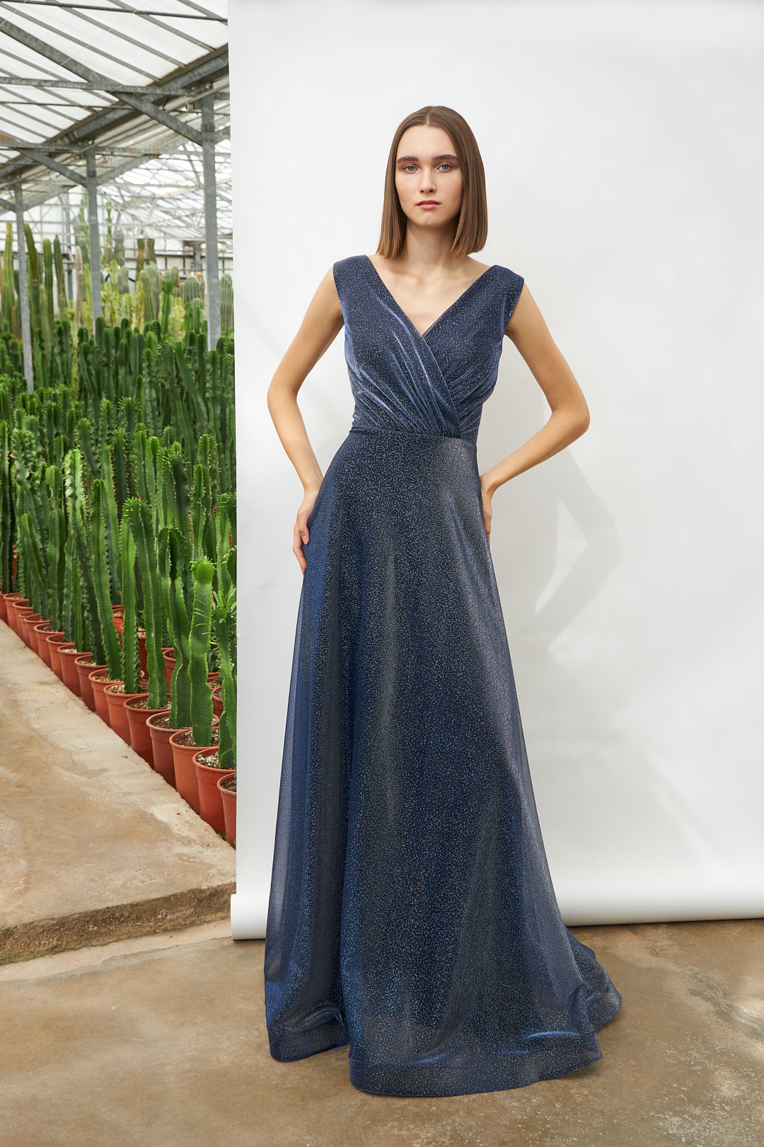 Classic Dresses / Long classic dress with shining fabric and wide straps