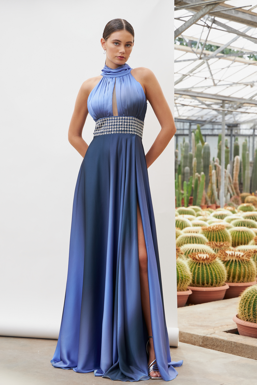 Коктейльные платья / Long cocktail satin dress with beading at the waist and open back