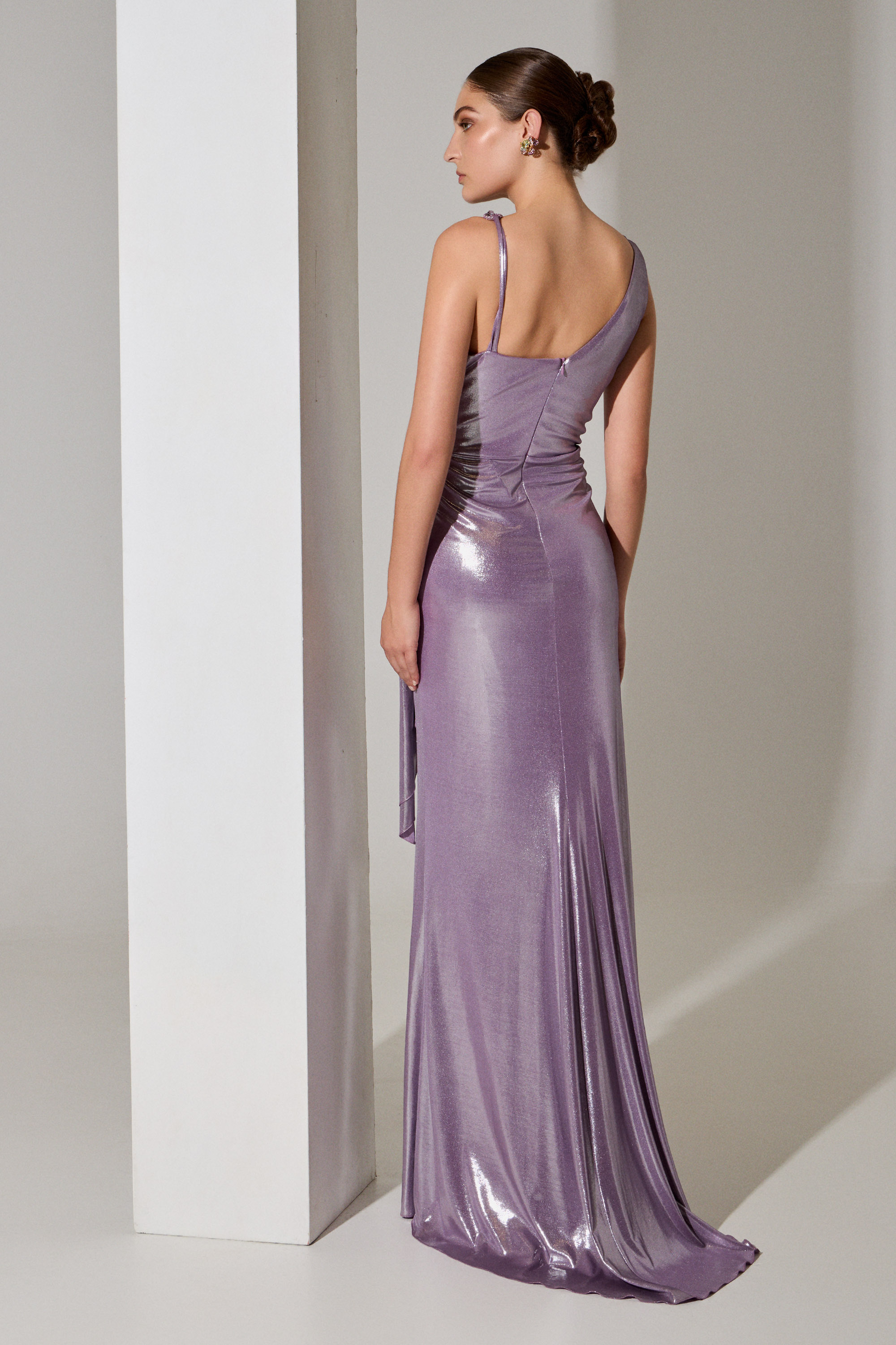 Evening Dresses / Evening long dress made of shiny fabric with a chain on the strap and a slit