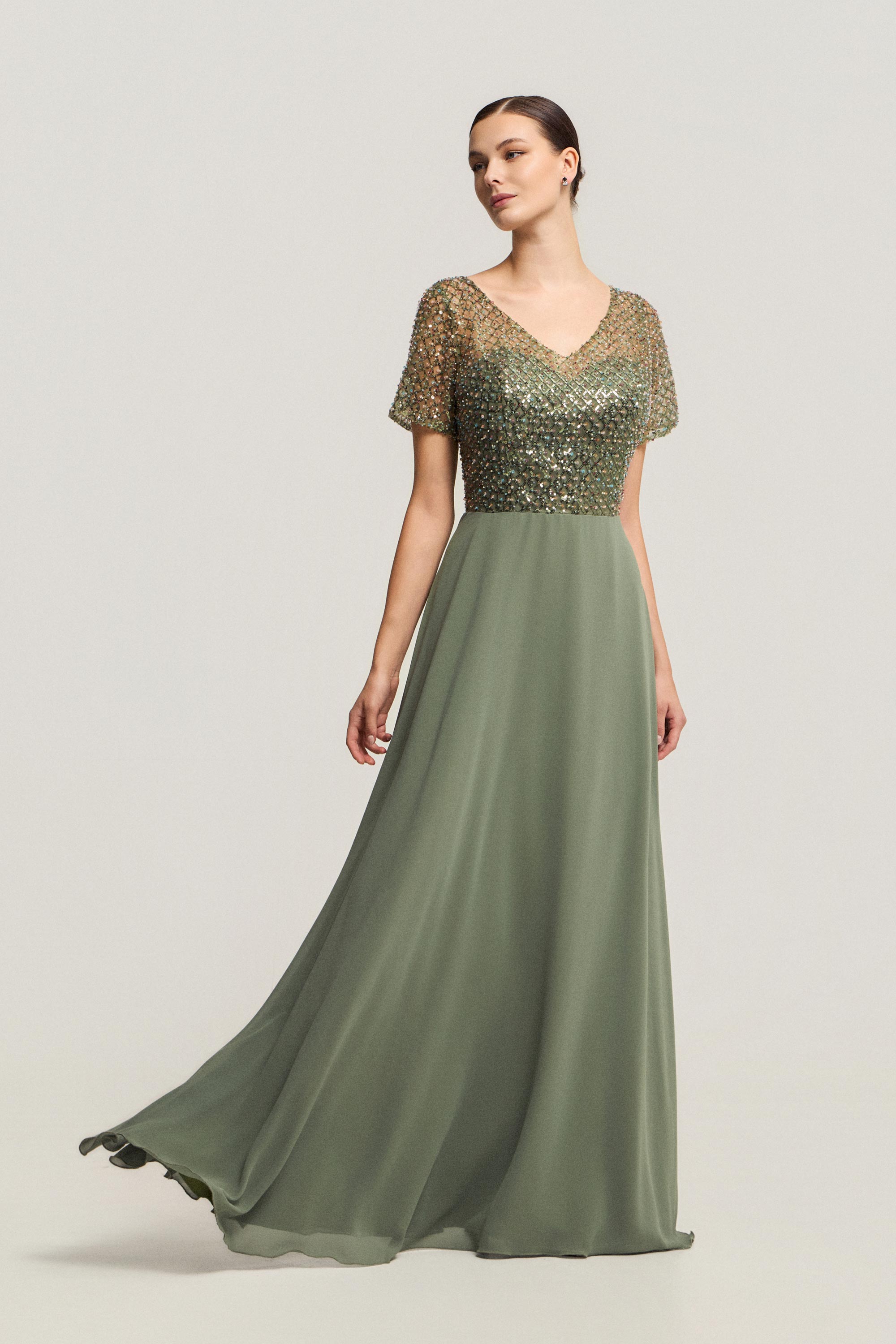 Κλασικά Φορέματα / Κλασικό φόρεμα μακρύ με κέντημα, κομψή γραμμή και διακριτική λάμψη