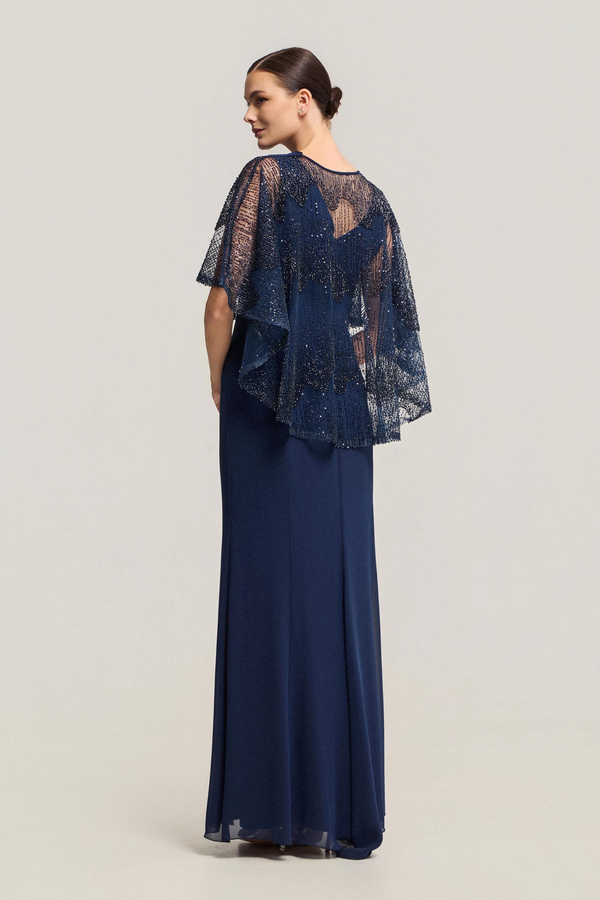 Κλασικά Φορέματα / Κλασικό φόρεμα μακρύ με σάλι, κομψή γραμμή και διαχρονικό στυλ