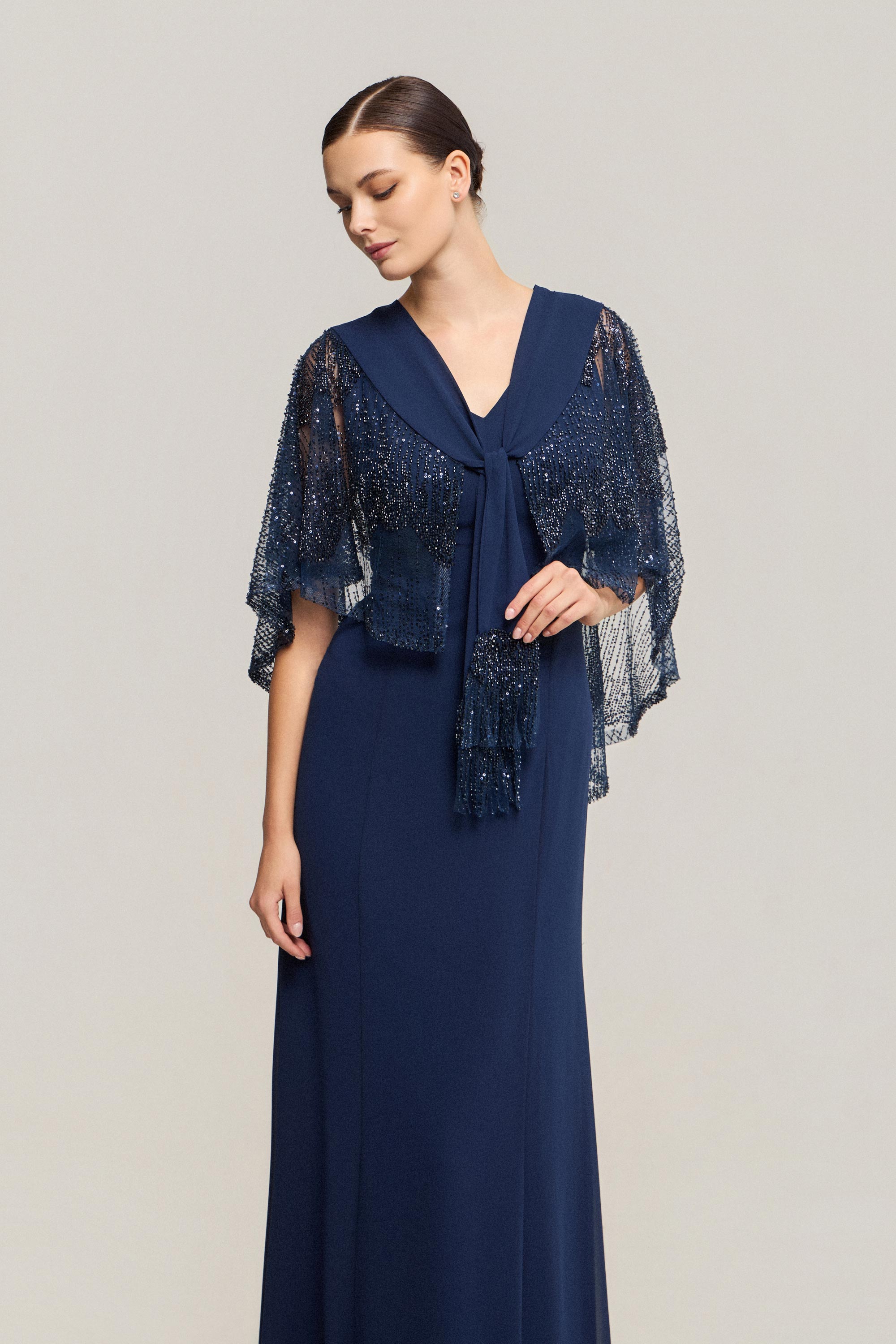 Κλασικά Φορέματα / Κλασικό φόρεμα μακρύ με σάλι, κομψή γραμμή και διαχρονικό στυλ