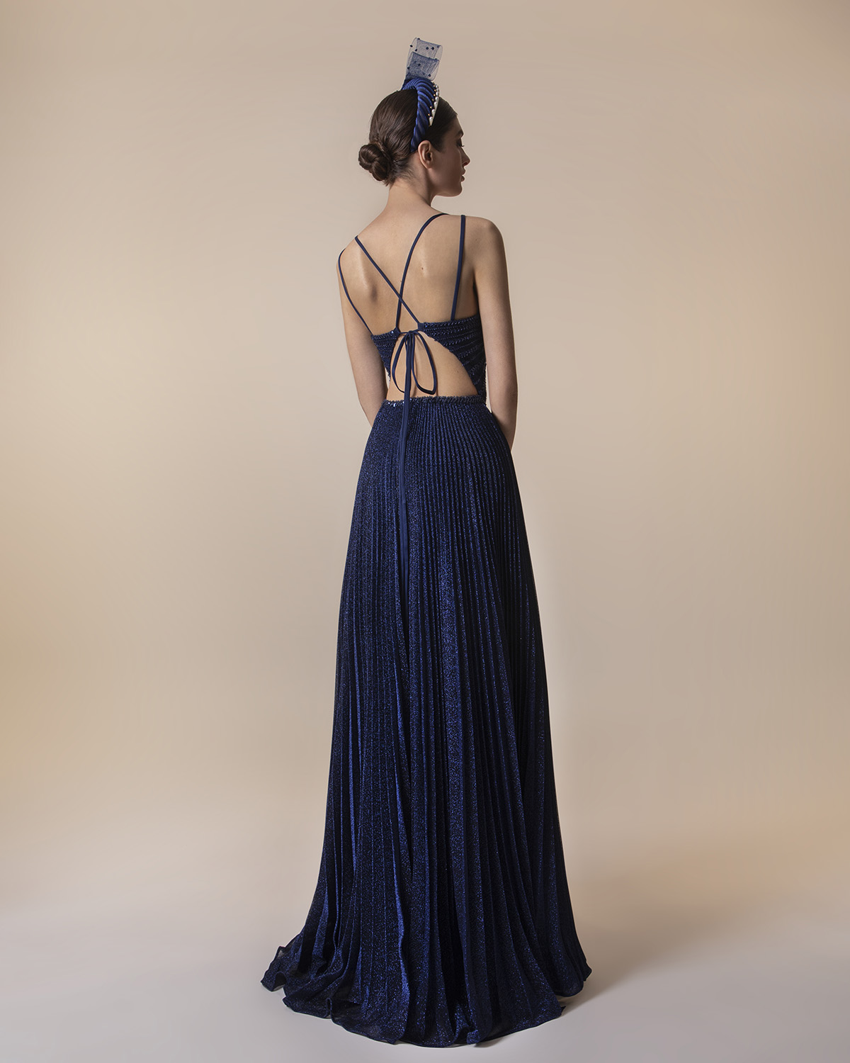 Evening Dresses / Long pleated evening dress with shining fabric and fully beaded top