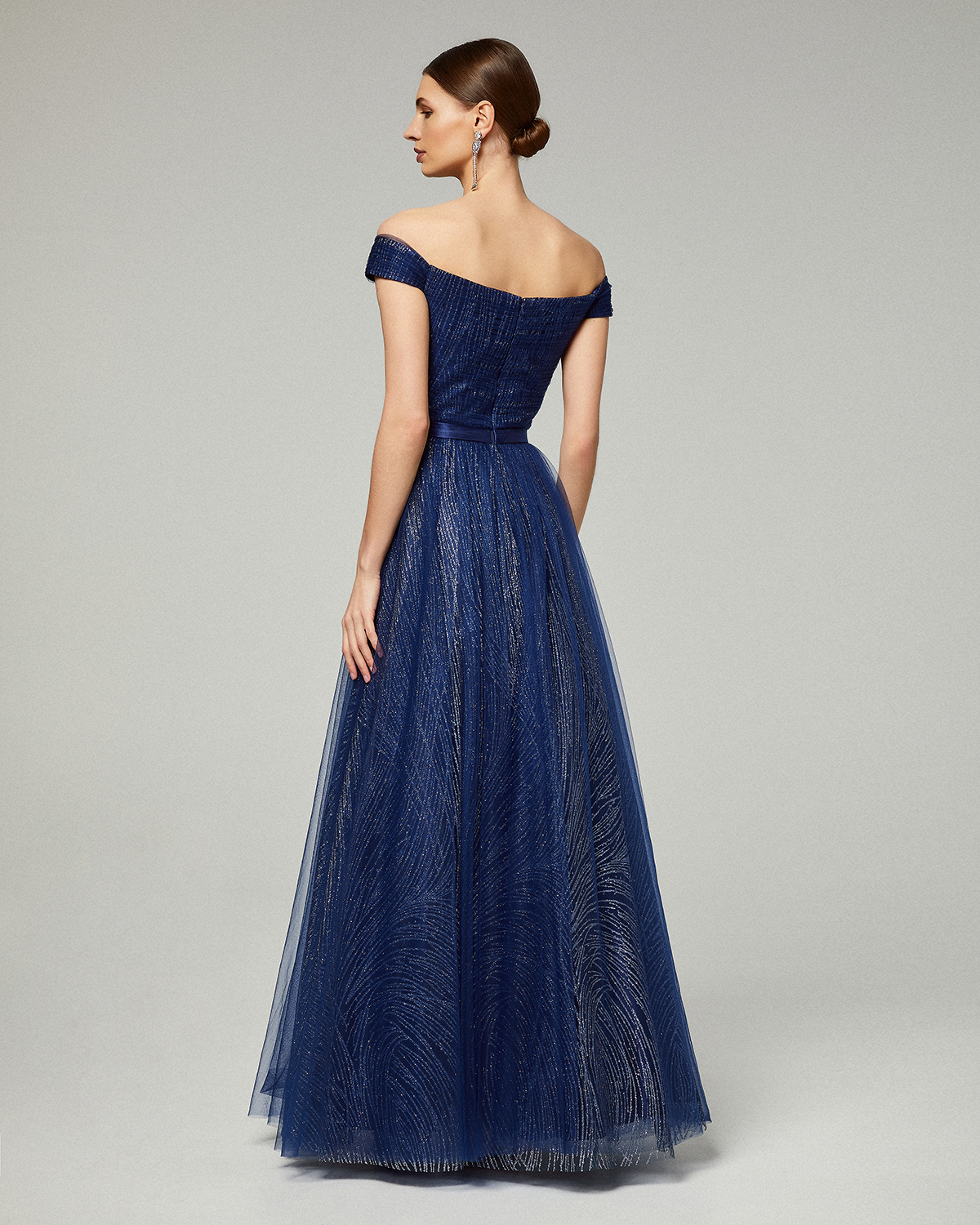 Long evening dress with shining tulle fabric