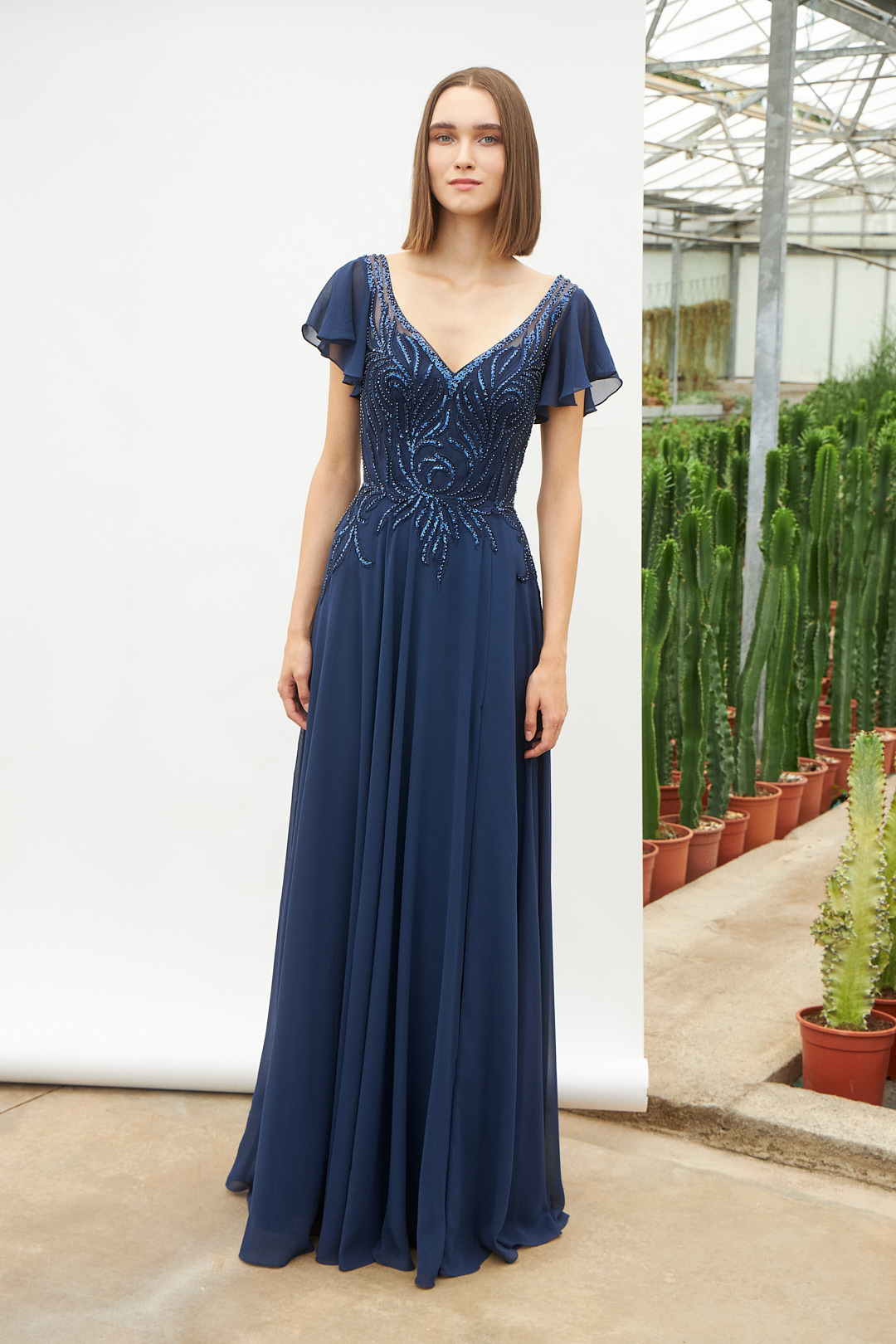Classic Dresses / Long classic chiffon dress with beaded top and chiffon sleeves