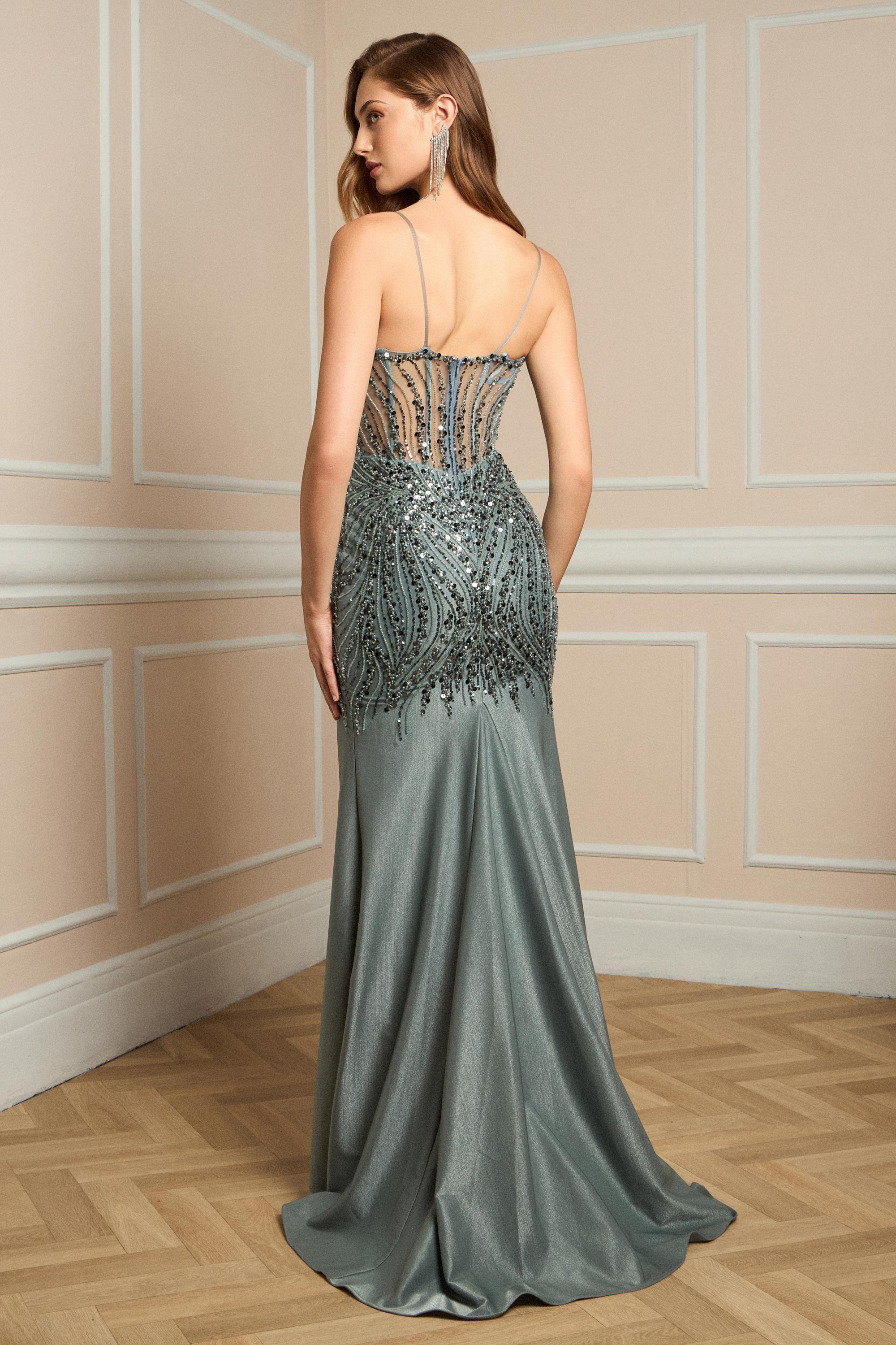 Αμπιγιέ Φορέματα / Εντυπωσιακό αμπιγιέ φόρεμα με κέντημα, παγιέτες και ψηλό σκίσιμο