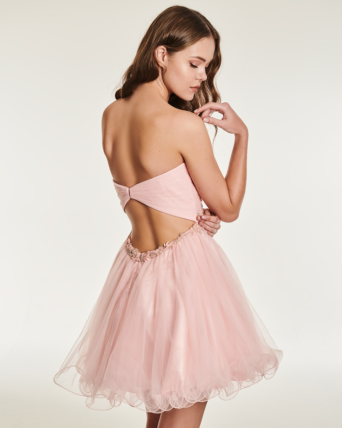 Short cocktail strapless dress with tulle and beading