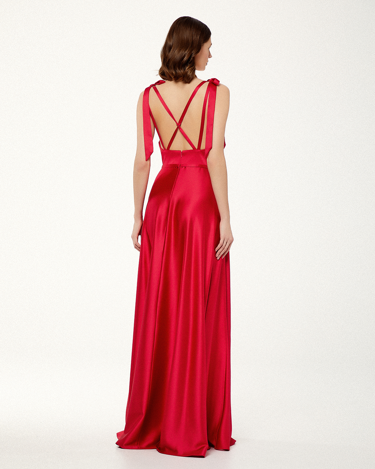 Cocktail Dresses / Cocktail long satin dress with open back