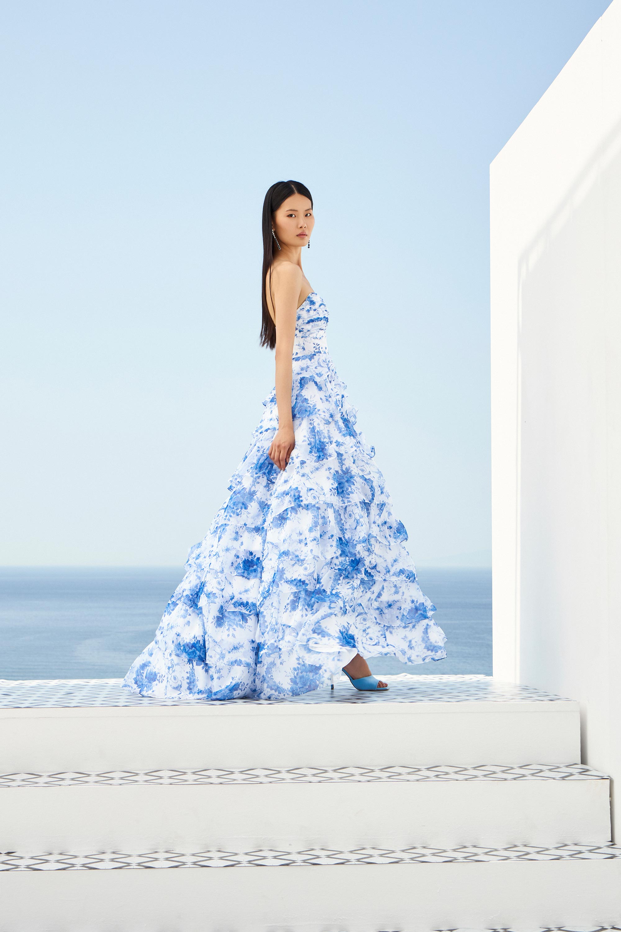 Κοκτέιλ Φορέματα / Ρομαντικό κοκτέιλ φόρεμα με βολάν, σχέδια και αέρινη κίνηση