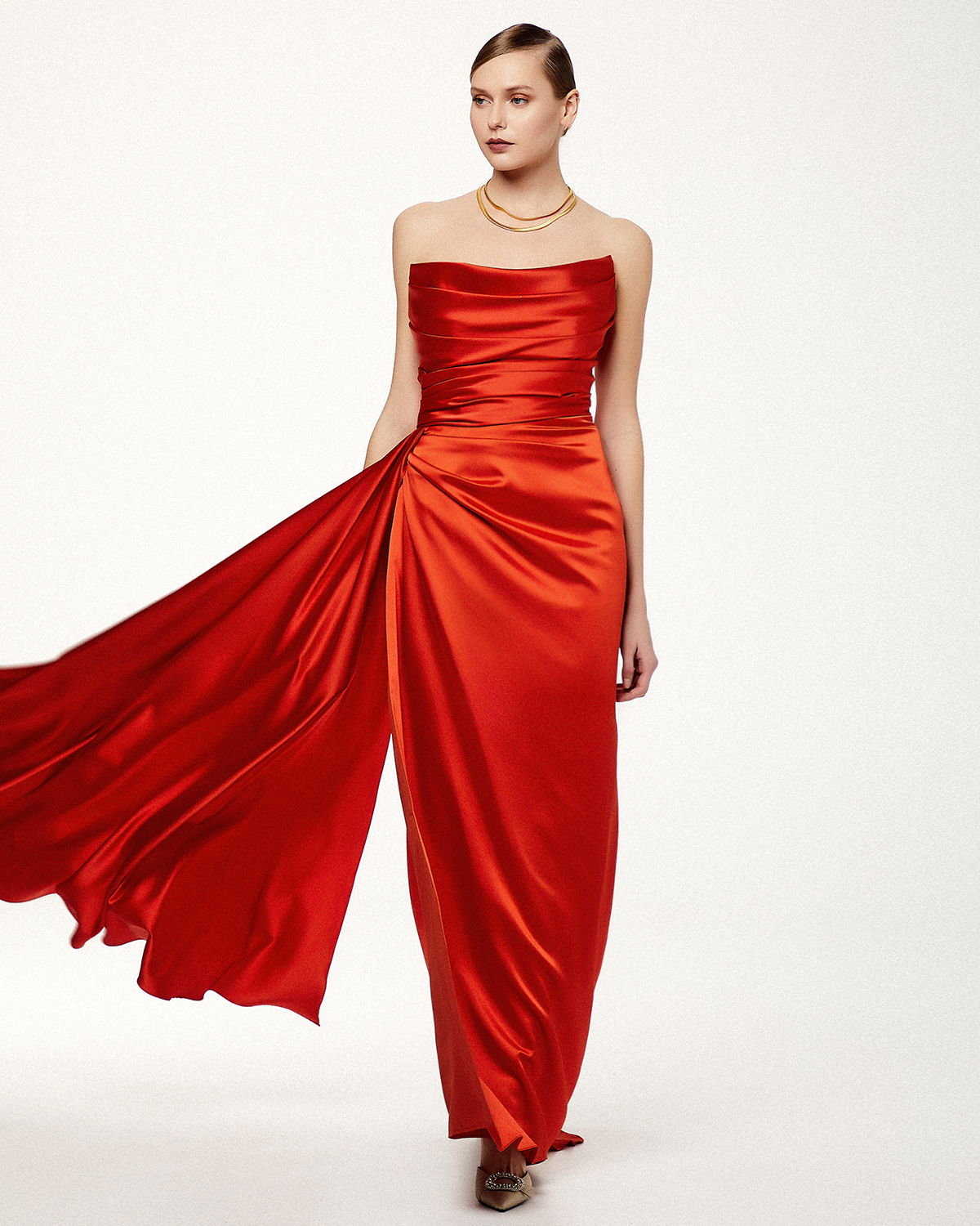 Cocktail Dresses / Cocktail long satin dress with open back