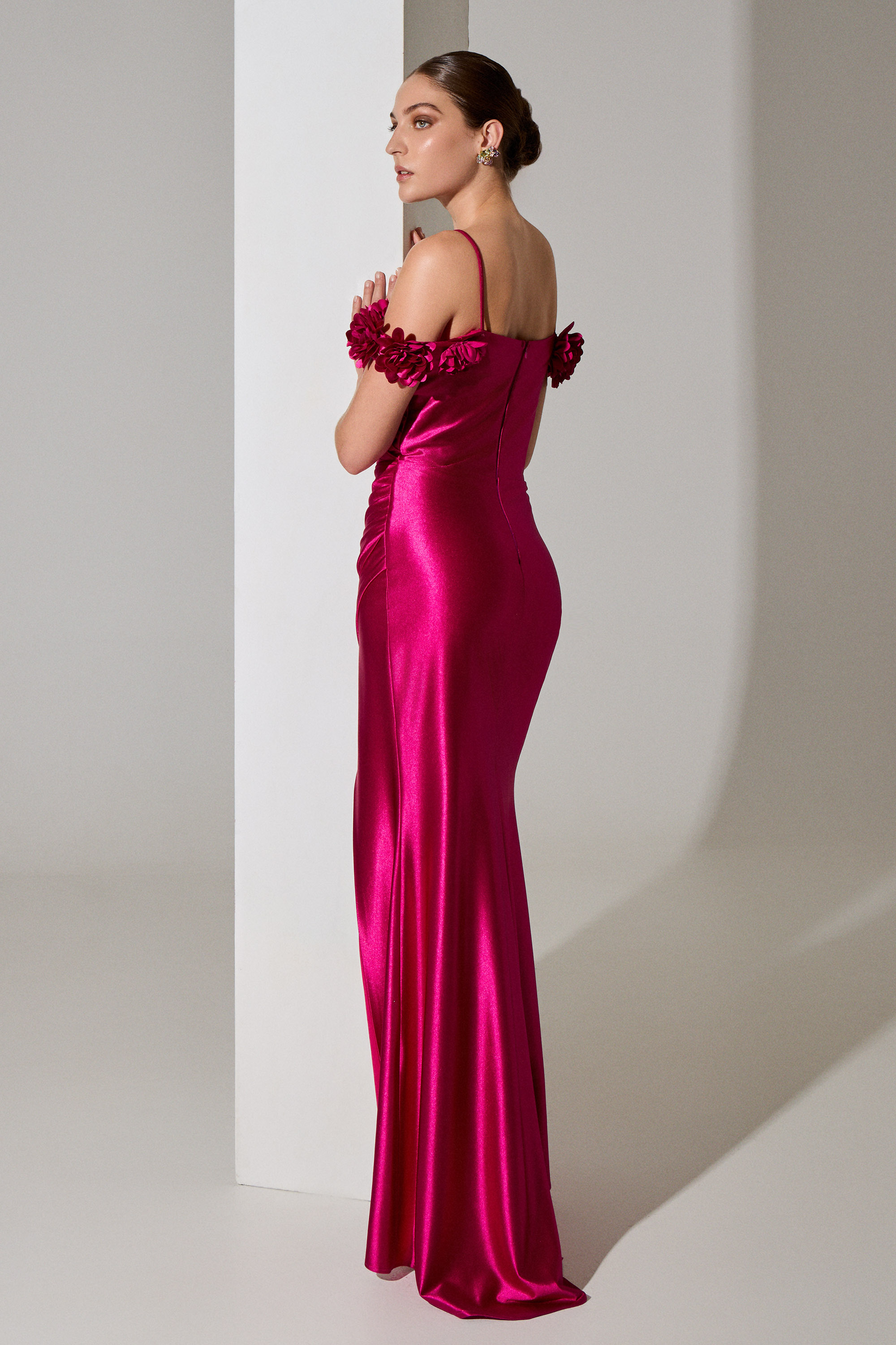 Evening Dresses / Evening long satin mermaid dress with flowers around the top and a slit