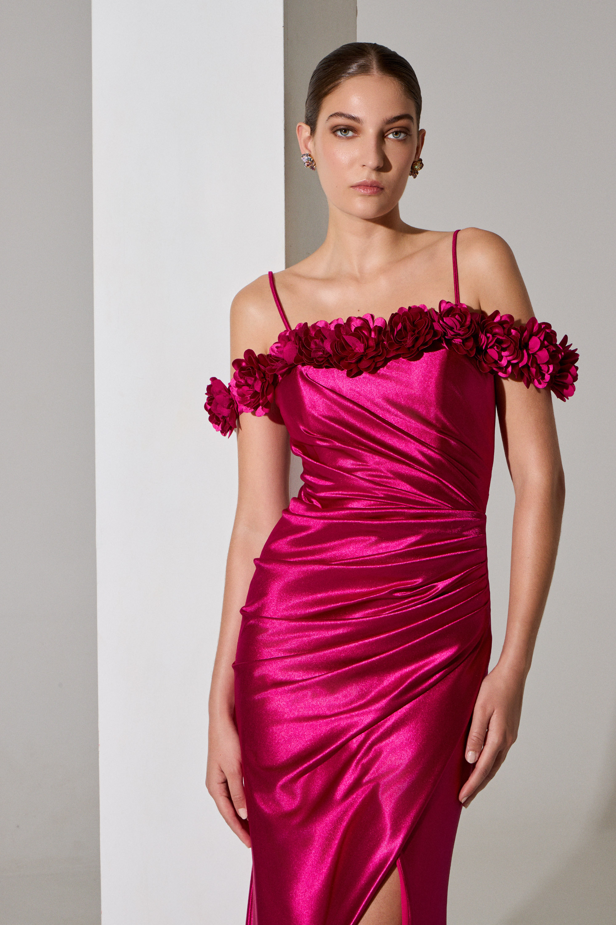 Evening Dresses / Evening long satin mermaid dress with flowers around the top and a slit