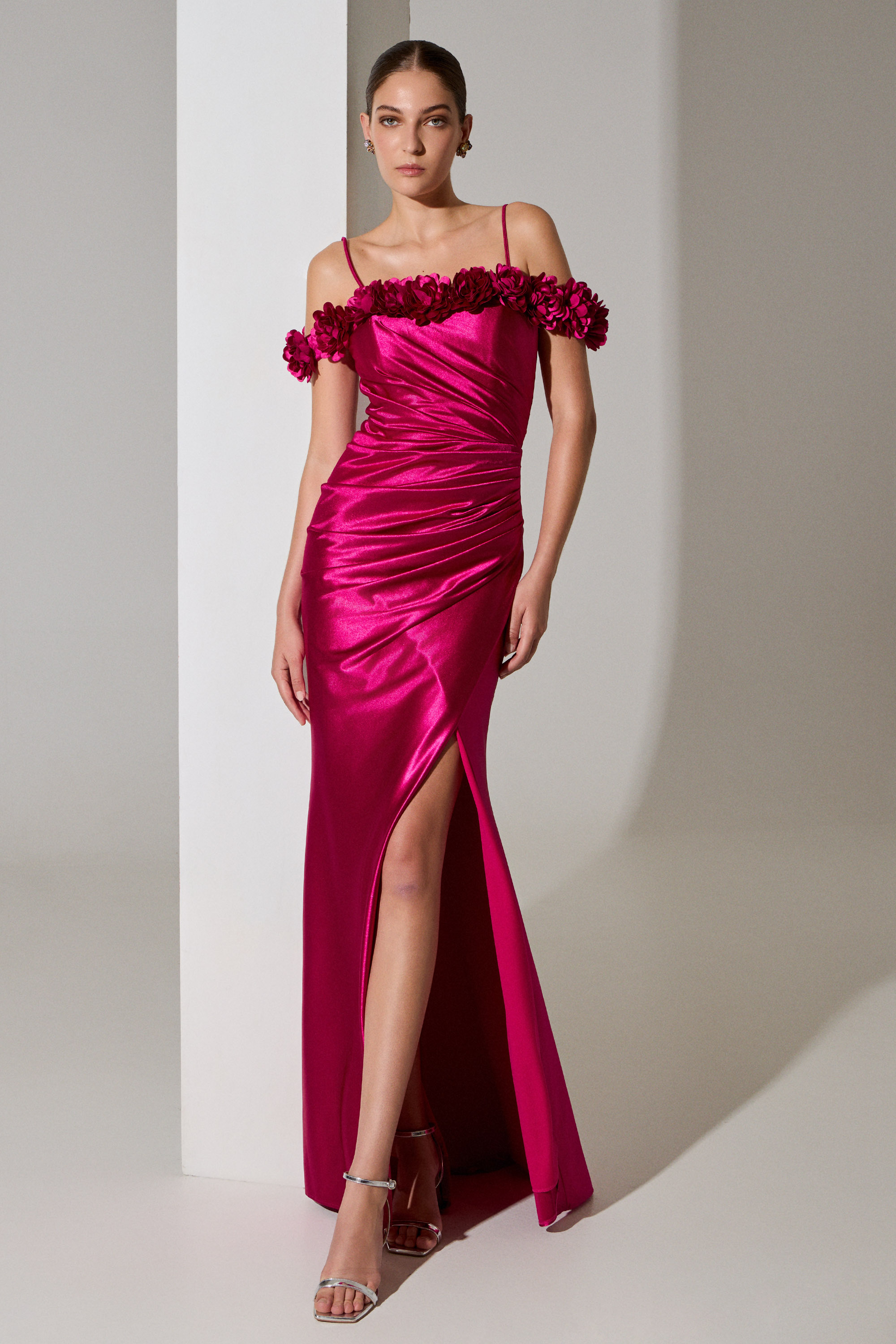 Evening Dresses / Evening long satin mermaid dress with flowers around the top and a slit