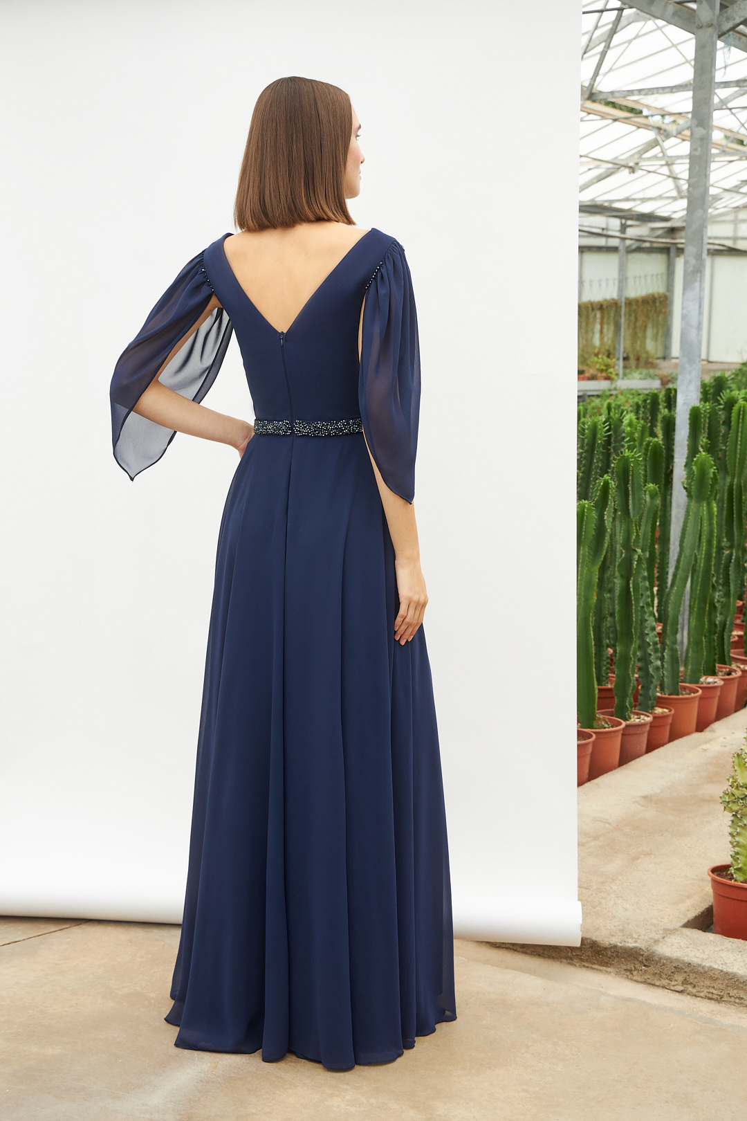 Classic Dresses / Long classic chiffon dress with beading at the waist and sleeves