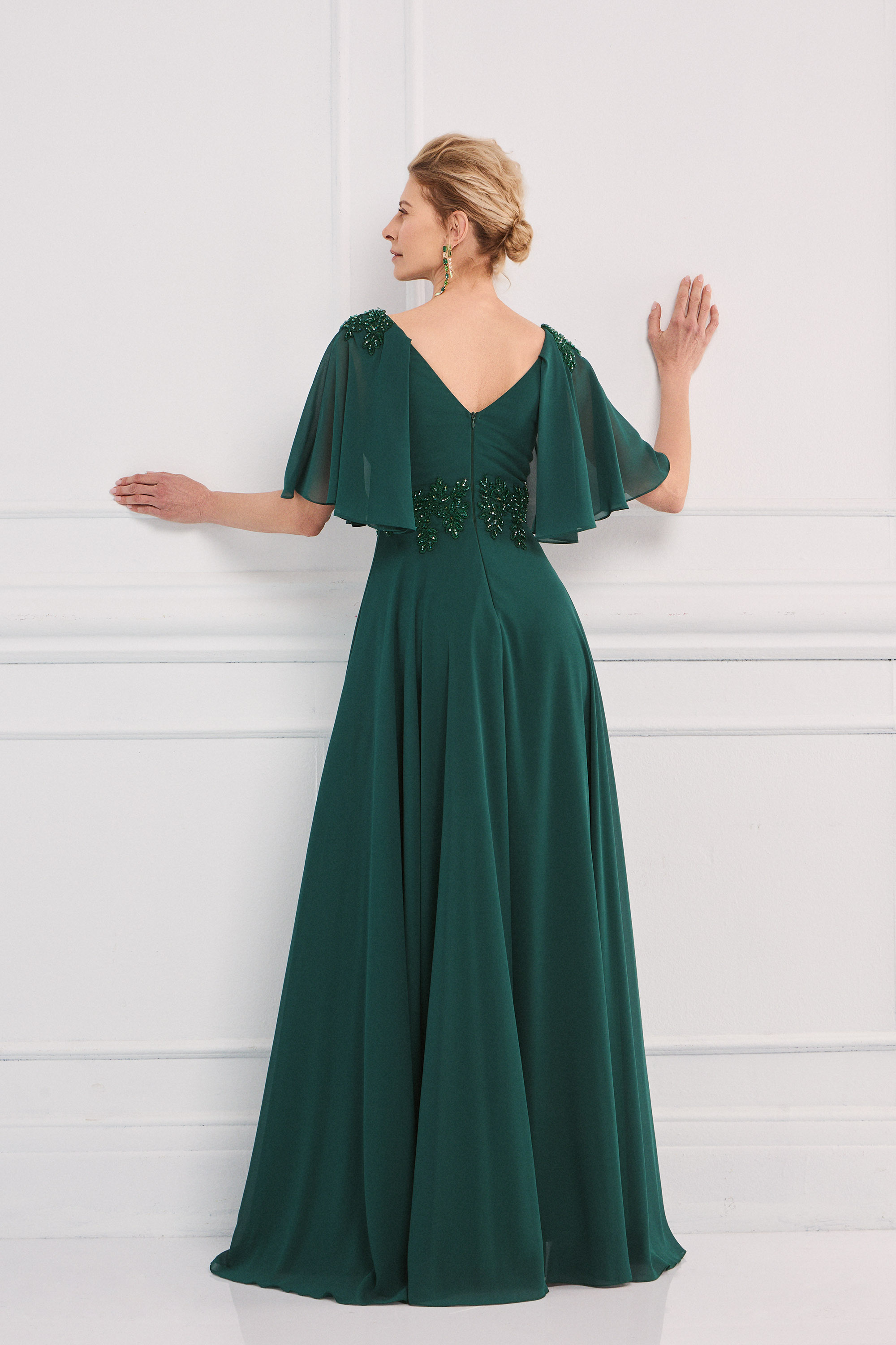 Classic Dresses / Classic long chiffon dress with wrap-style top, short sleeves, and embroidery at the waist and shoulders
