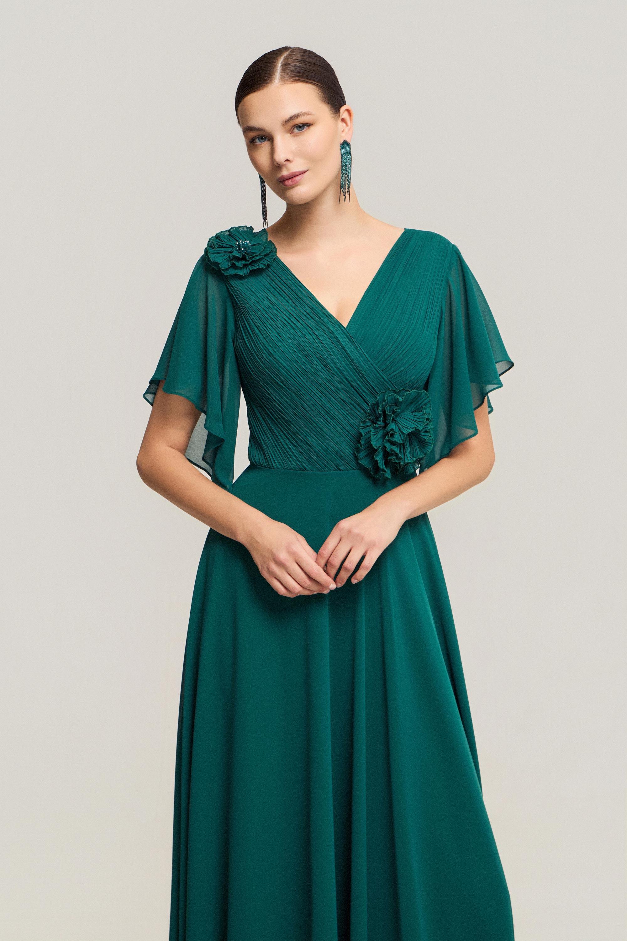 Κλασικά Φορέματα / Κλασικό φόρεμα μακρύ με βολάν μανίκια και λουλούδι στη μέση