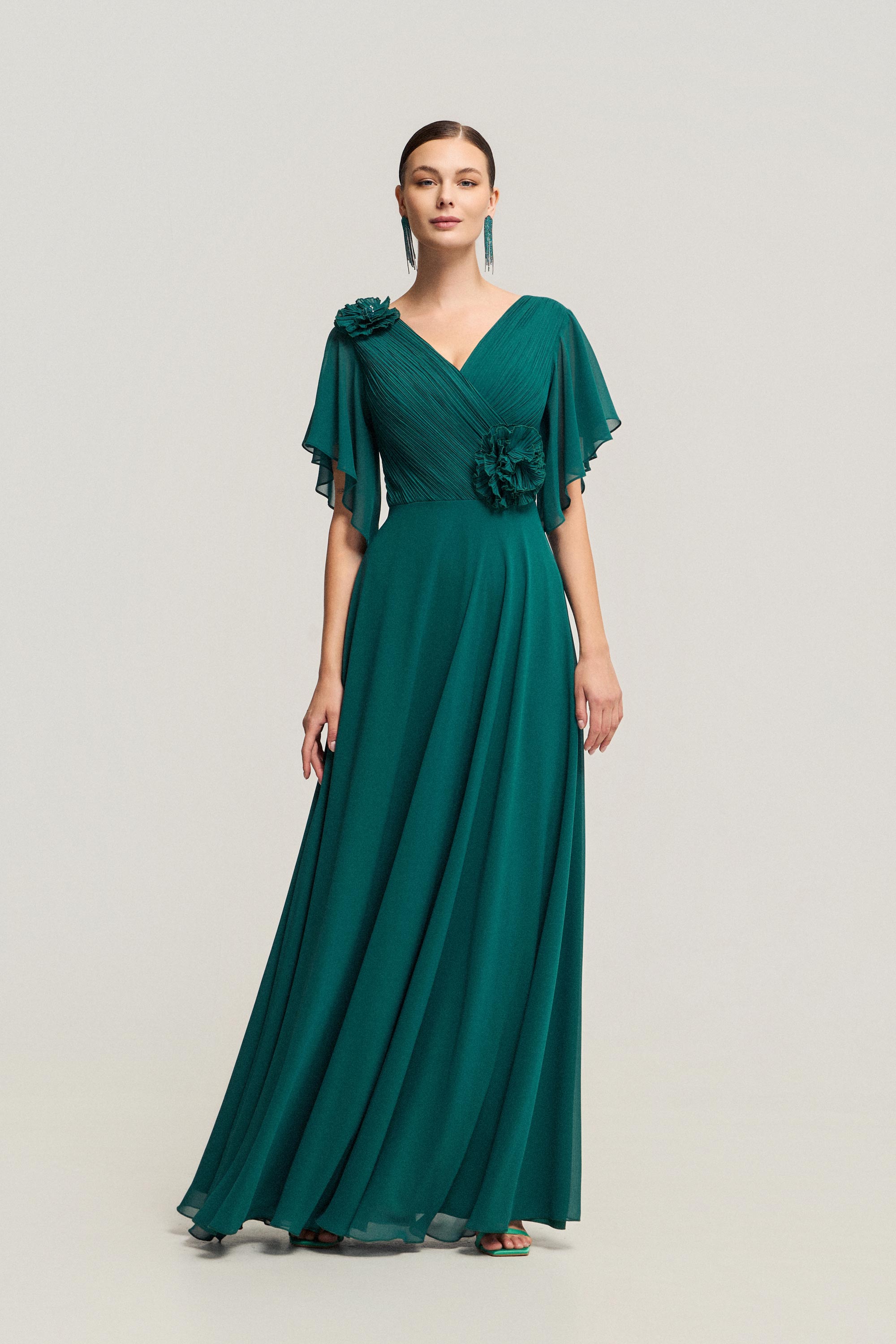 Κλασικά Φορέματα / Κλασικό φόρεμα μακρύ με βολάν μανίκια και λουλούδι στη μέση