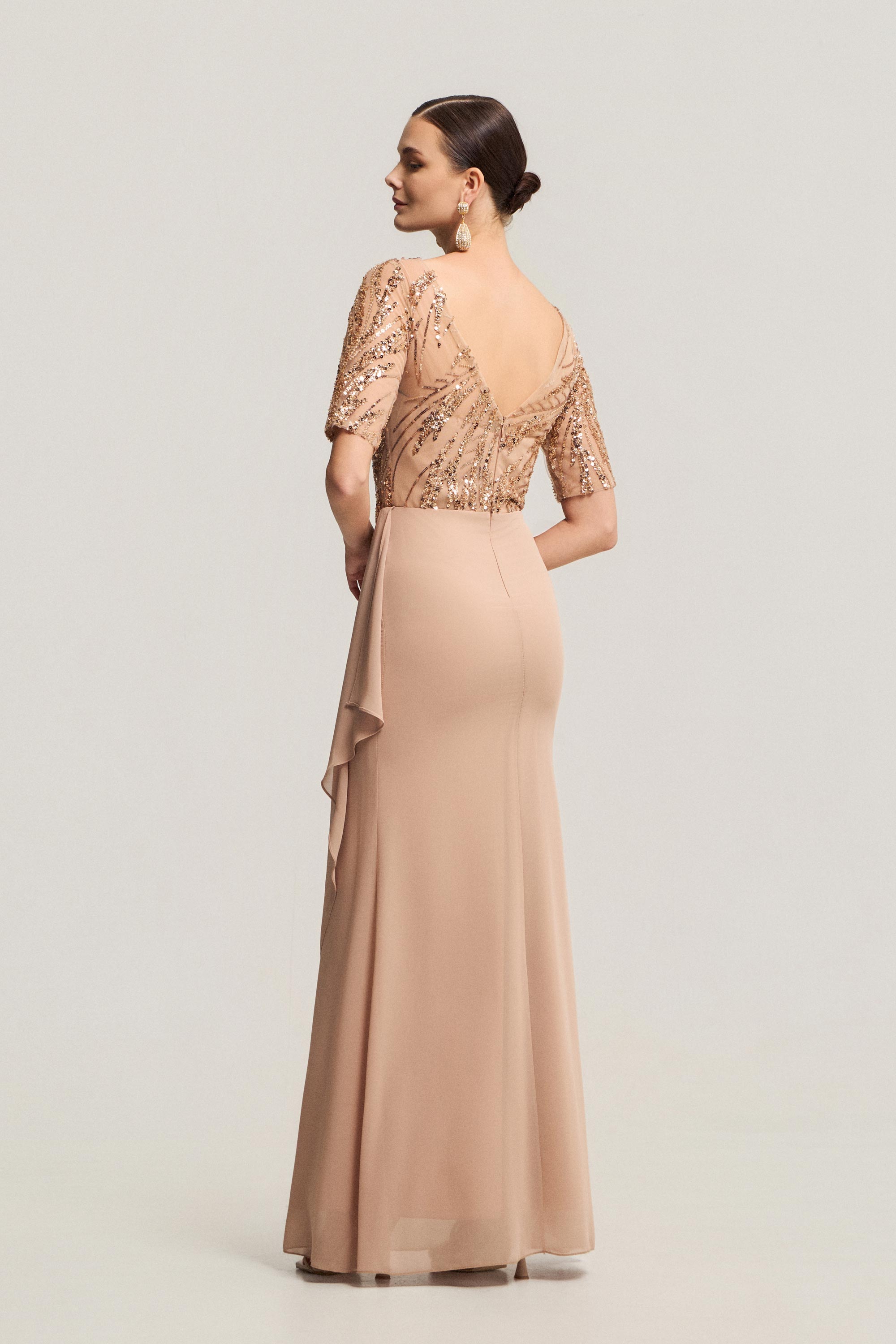 Κλασικά Φορέματα / Κλασικό φόρεμα μακρύ με κέντημα, ντραπέ και κομψή θηλυκή γραμμή