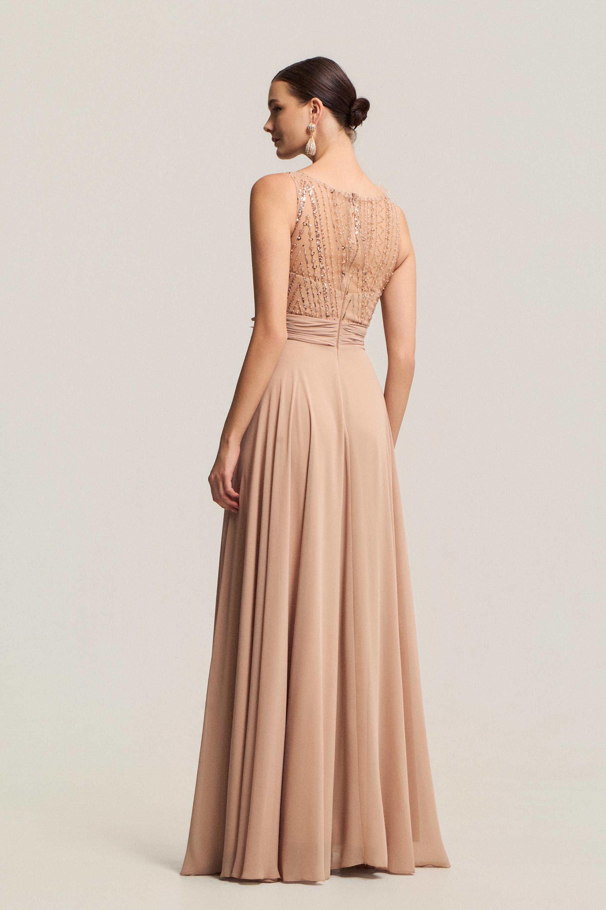 Κλασικά Φορέματα / Κλασικό φόρεμα μακρύ με κέντημα, αέρινη φούστα και κομψότητα