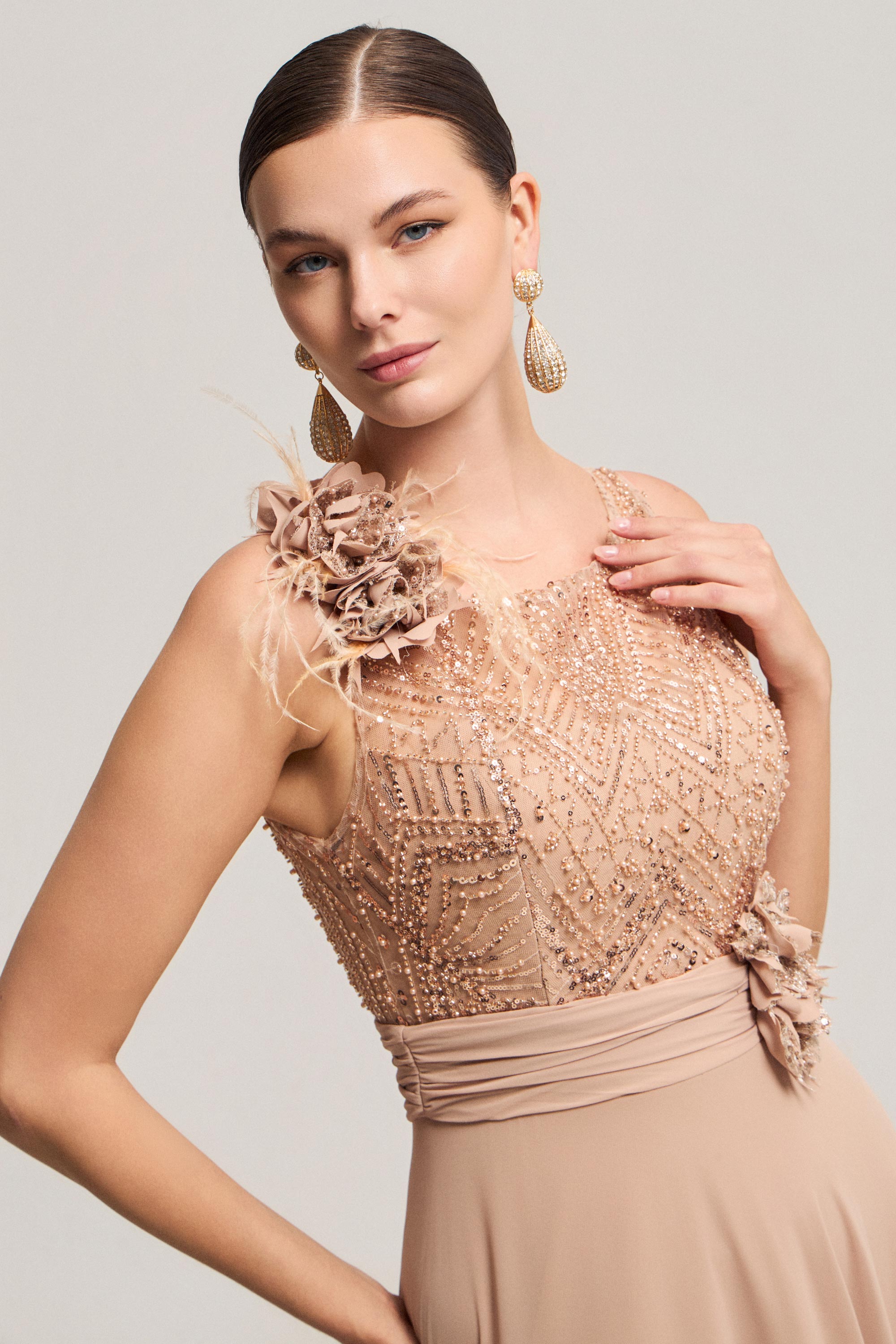 Κλασικά Φορέματα / Κλασικό φόρεμα μακρύ με κέντημα, αέρινη φούστα και κομψότητα