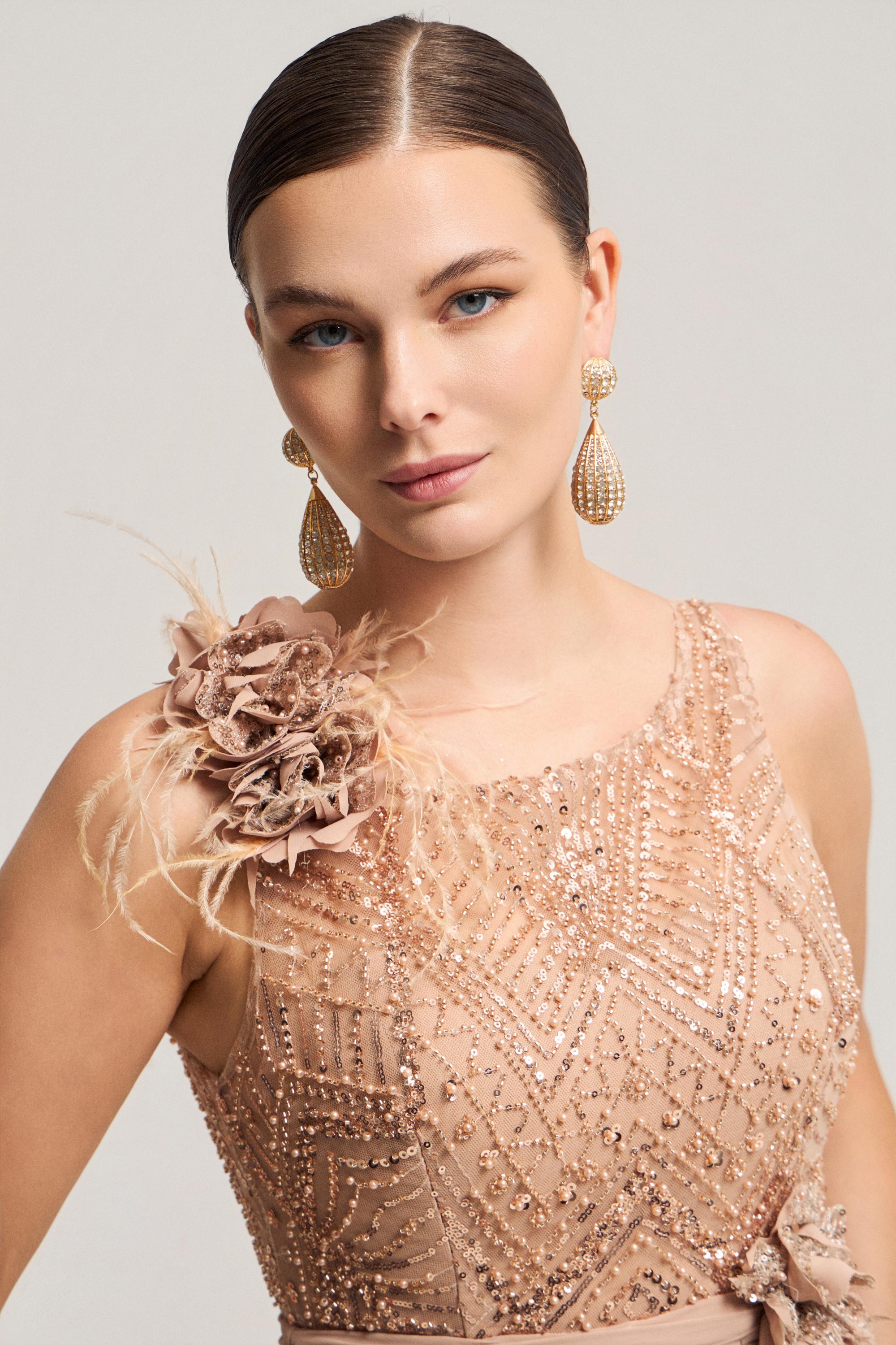 Κλασικά Φορέματα / Κλασικό φόρεμα μακρύ με κέντημα, αέρινη φούστα και κομψότητα