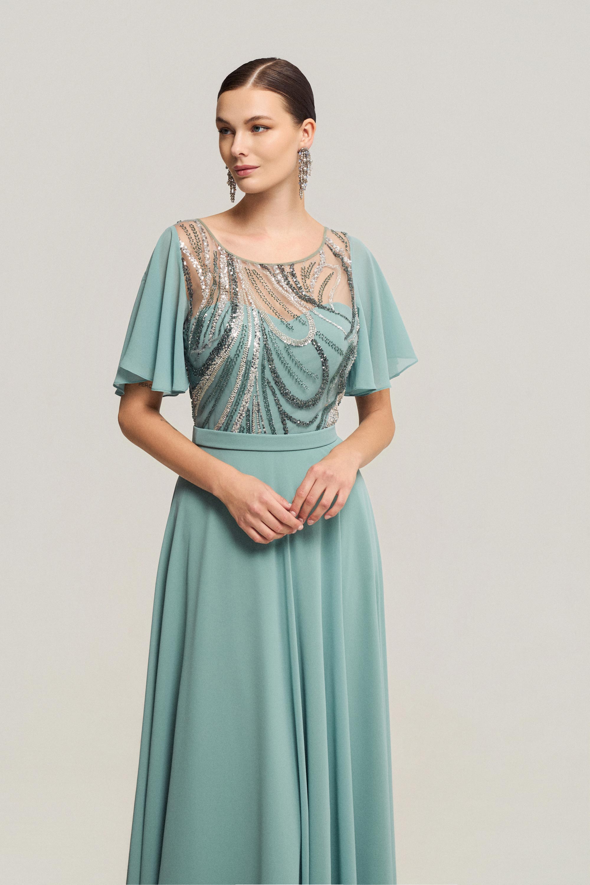 Κλασικά Φορέματα / Κλασικό φόρεμα μακρύ με κέντημα, αέρινη γραμμή και κομψότητα