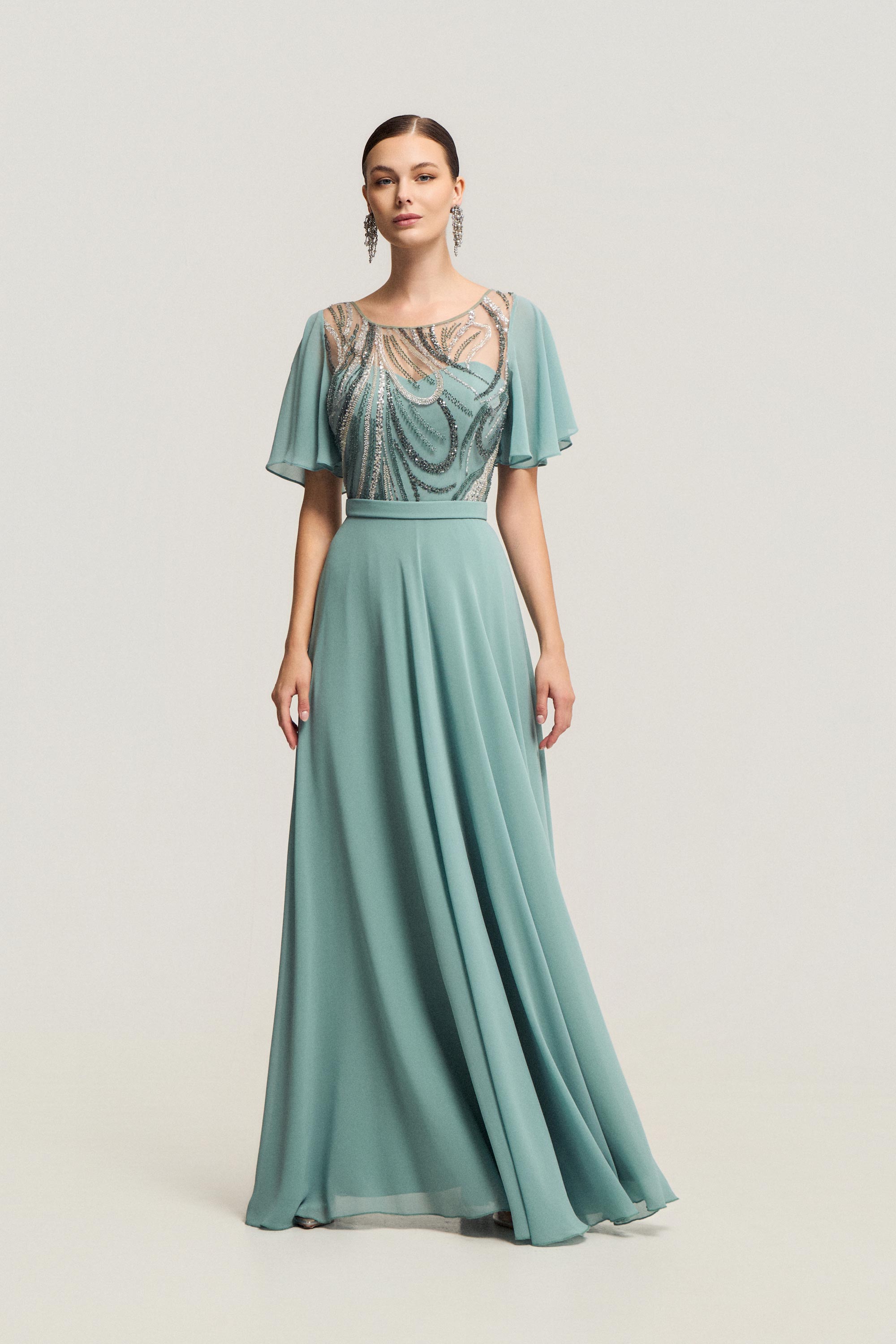 Κλασικά Φορέματα / Κλασικό φόρεμα μακρύ με κέντημα, αέρινη γραμμή και κομψότητα